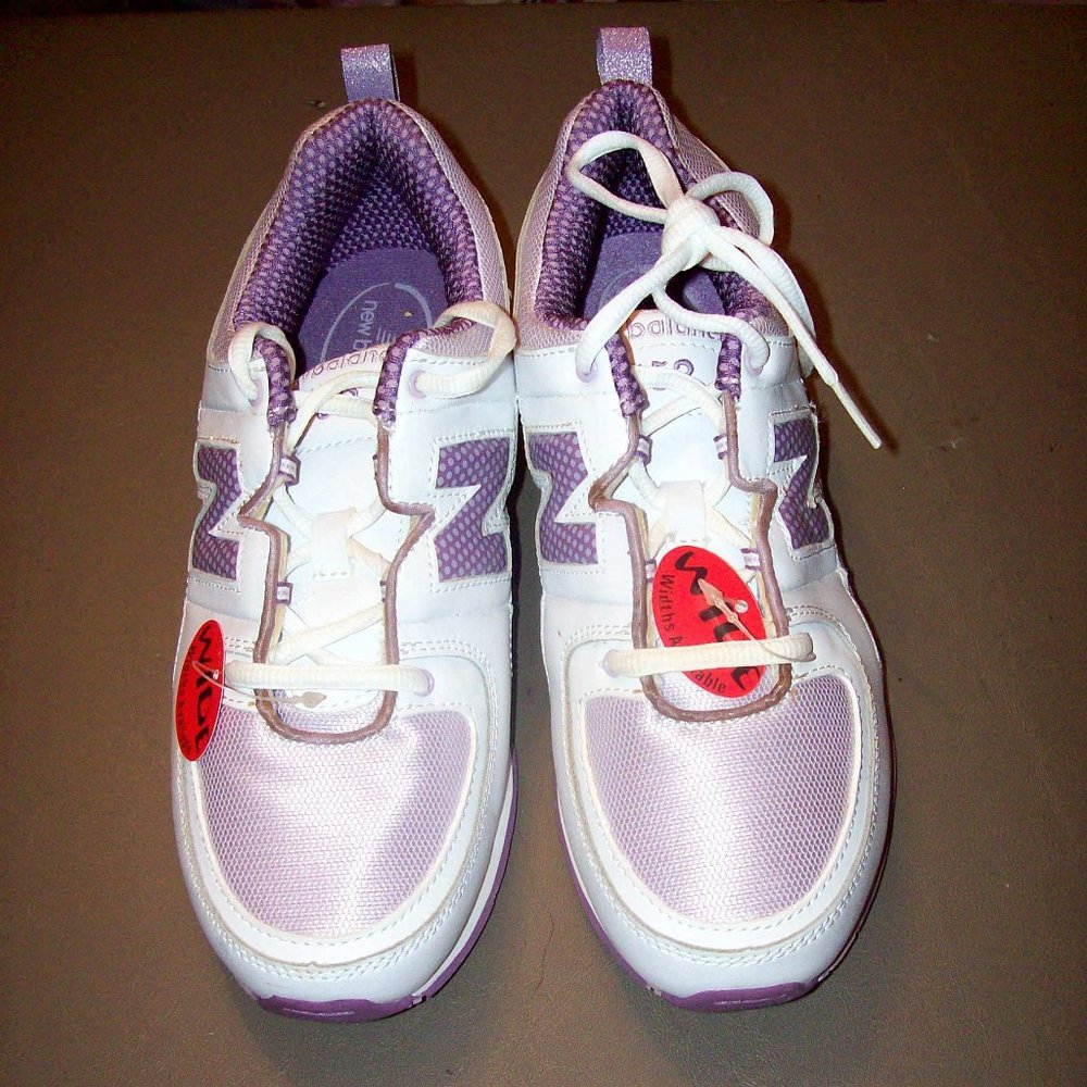 NWT Women's New Balance Size 6 Wide Width Purple White Sneakers Athletic Shoes